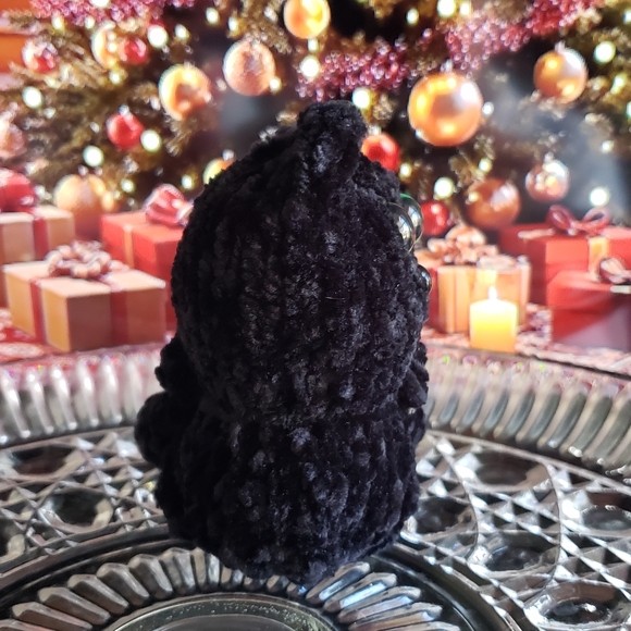 Handcrafted knit chenille kitty - Picture 5 of 7